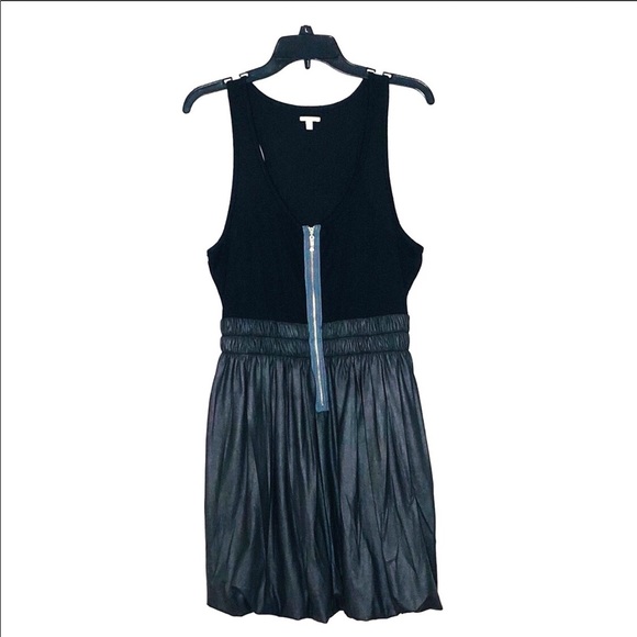 Dresses & Skirts - CHARLOTTE RUSSE short black party dress Large